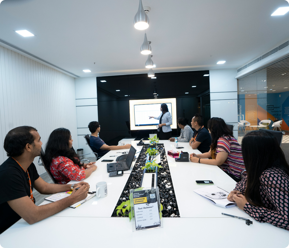 course-training-people-meeting-group-presentation-rounded_edges